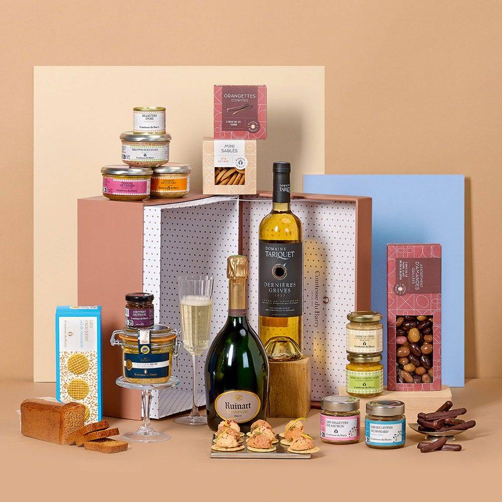 Malle gourmande L'Écrin Prestige Comtesse du Barry avec Champagne Ruinart, vin Dernières Grives du Domaine Tariquet, terrines, rillettes, crackers, orangettes et amandes au chocolat.