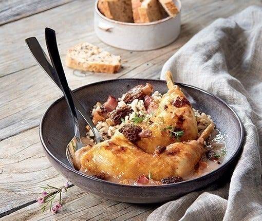 Legs of farm poultry with cream and morels