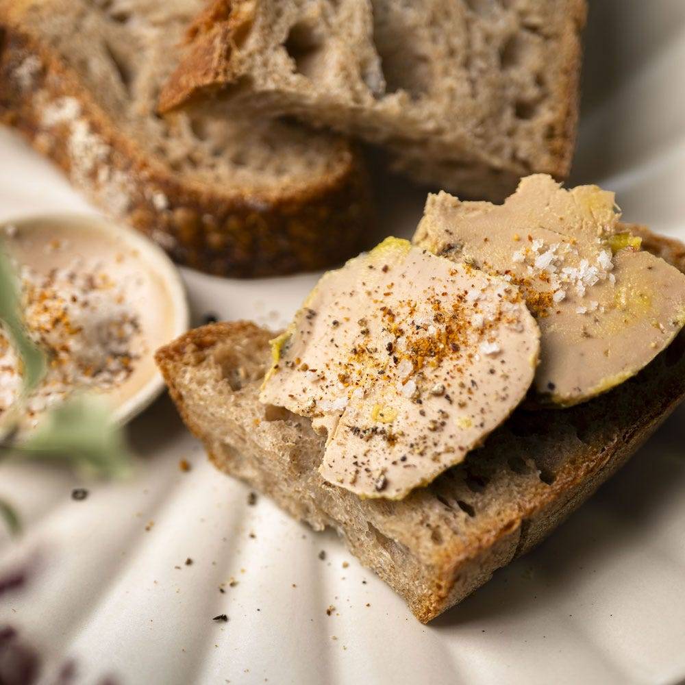 Box Produits Du Sud-Ouest - 2 Spécialités De La Ferme Foie Gras Luxe Au Canard- Terrine De Foie Gras De Canard 450 Gr - Confit De Canard 4 Cuisses - Bocal En